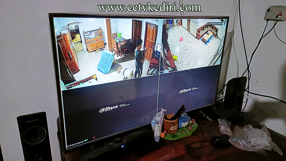 <p>Kamera CCTV ini sangat bermanfaat bagi semua orang karena adanya kamera pengawas di lokasi ini akan menambah pengawasan lebih terjaga dan di setiap kejadian akan terekam kamera pengawas dan rekaman tersebut akan tersimpan dengan sendirinya, anda juga bisa melihat ulang rekamanan melalui monitor atau <em>handphone </em>yang anda miliki saat itu.</p>